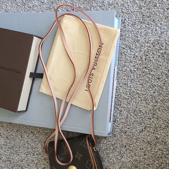 Louis Vuitton Cancun Mini Crossbody - Picture 9 of 11